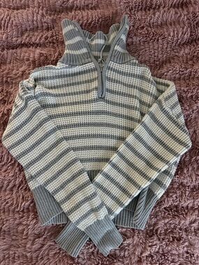 Cozy Striped Half-Zip Turtleneck Sweater - Gray & Cream